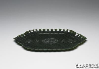 图片[3]-Jade plate with floral rim. India-China Archive